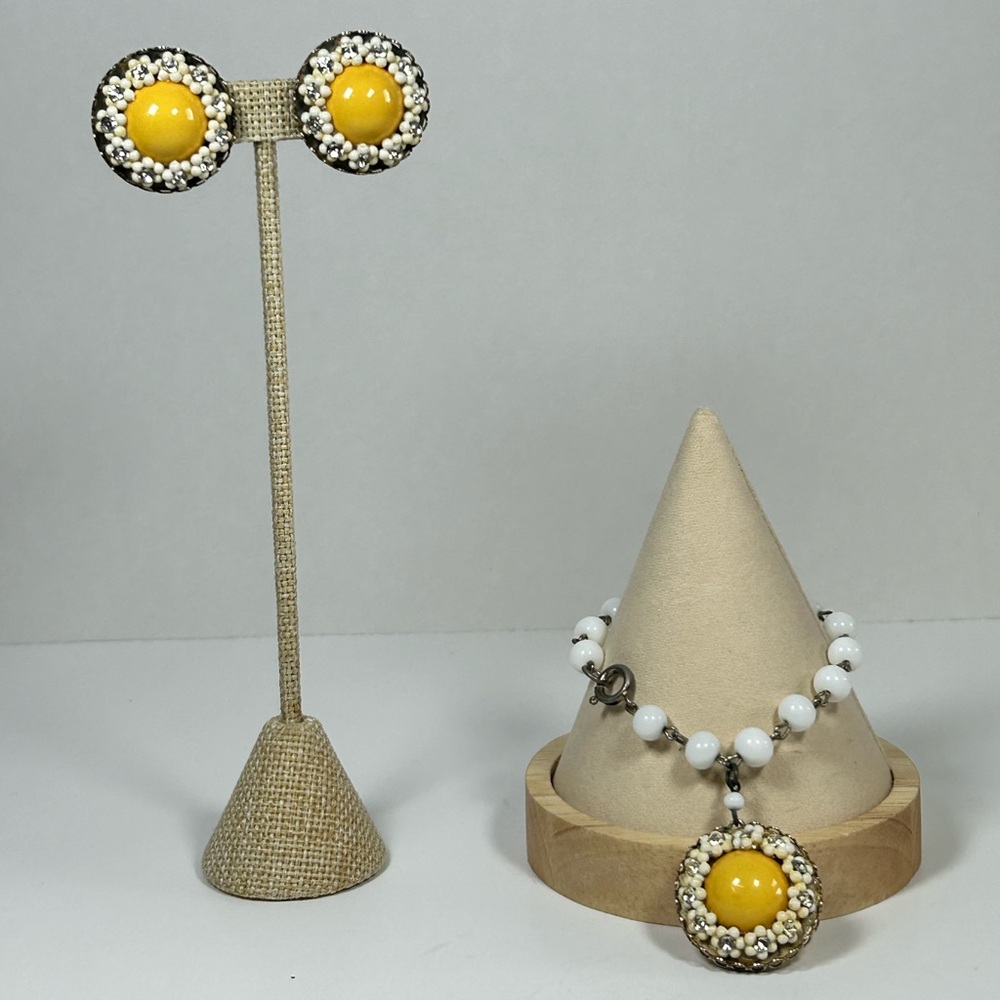Vintage Daisy Milk Glass Link Bracelet Rhinestone Seed Beads Earrings Set